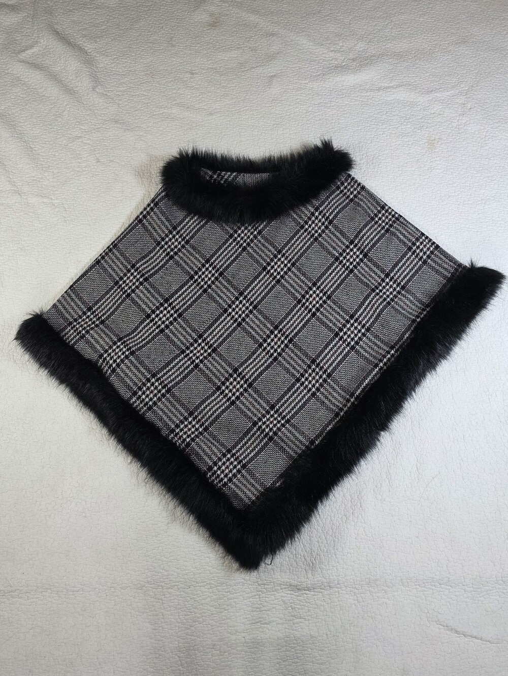 Cherie Bliss Gray Plaid Black Faux Fur Trim Poncho